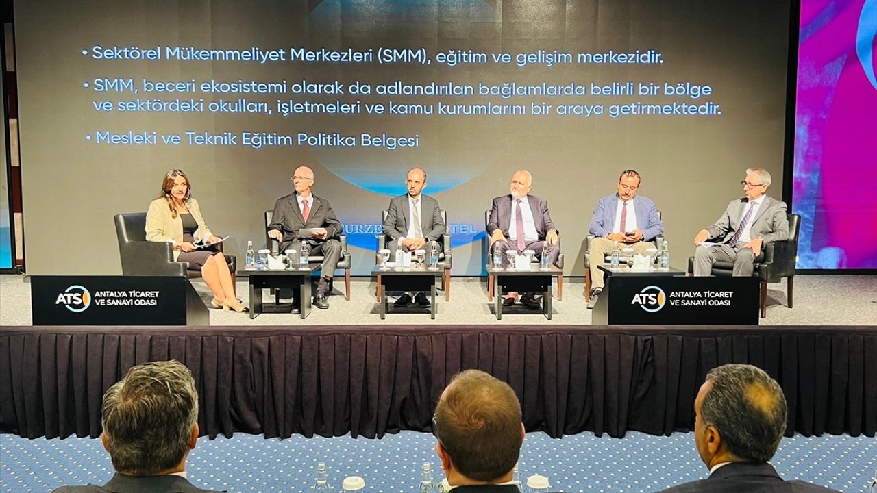 Antalya'da Turizm Sektörü ve Eğitim Paydaşları Buluştu