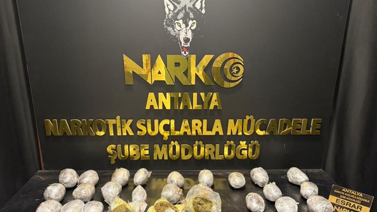 Antalya'da Uyuşturucu Operasyonu: 3 Gözaltı
