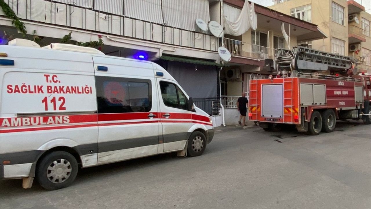 Antalya'da Yangın Anında Muhabbet Kuşu Kurtarıldı