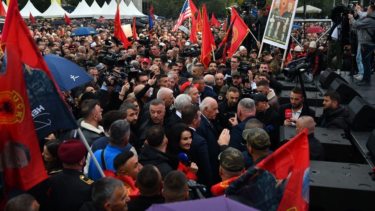 Arnavutluk'ta UÇK Komutanlarına Destek Gösterisi
