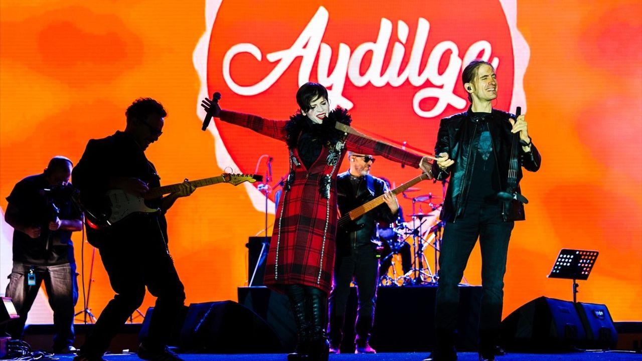 Aydilge'den Malatya'da Filistin'e Destek Mesajı