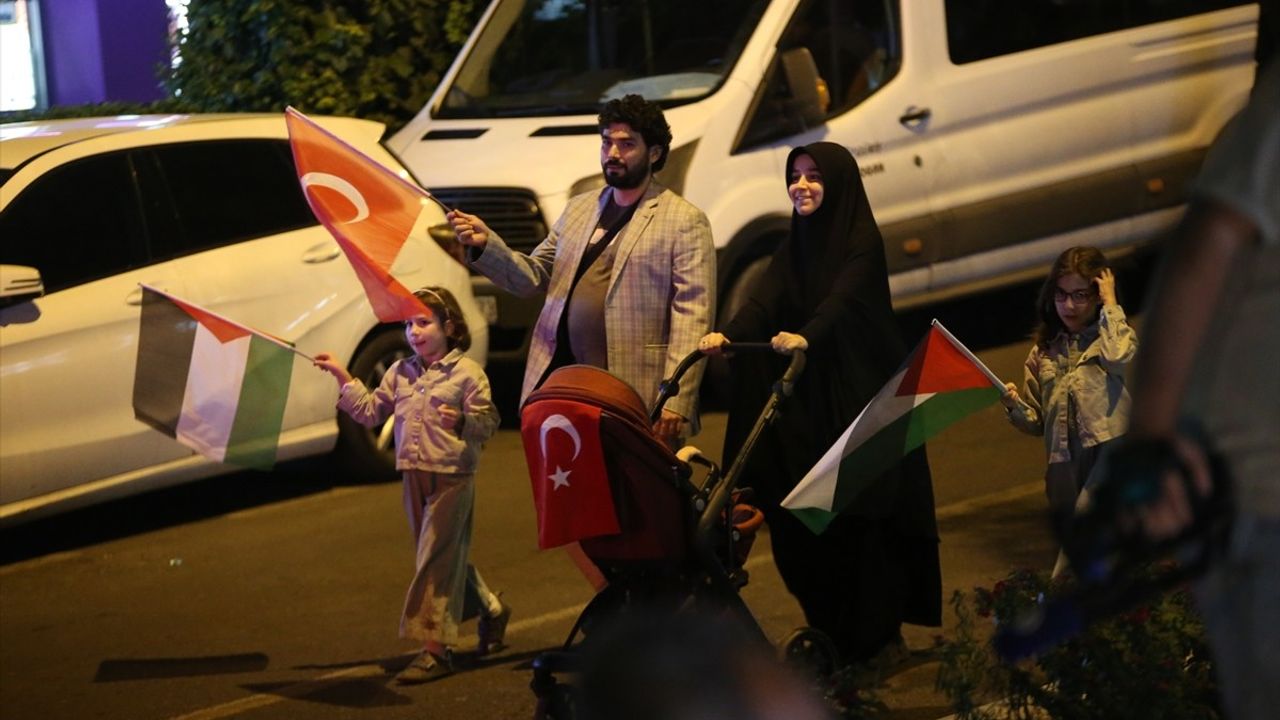 Aydın'da Küresel Sumud Filosu'na Destek Yürüyüşü Düzenlendi