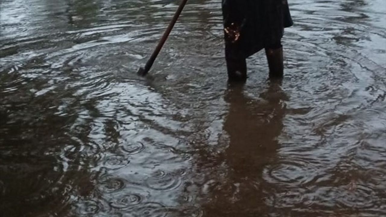Aydın'da Sağanak Yağış Trafiği Olumsuz Etkiledi