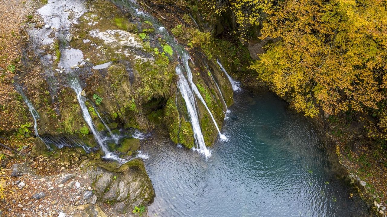Azdavay'da Sonbahar Renkleriyle Saray Şelalesi