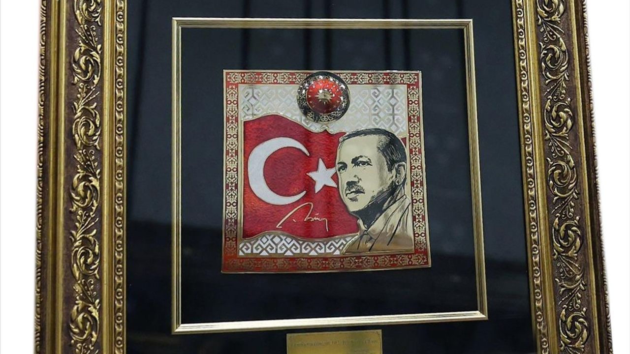 Bahçeli'den Erdoğan'a Anlamlı Cumharityet Hediyesi