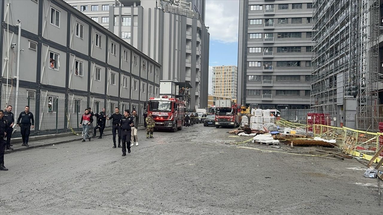 Bahçelievler'de İnşaat Asansöründe Mahsur Kalan İşçiler Kurtarıldı