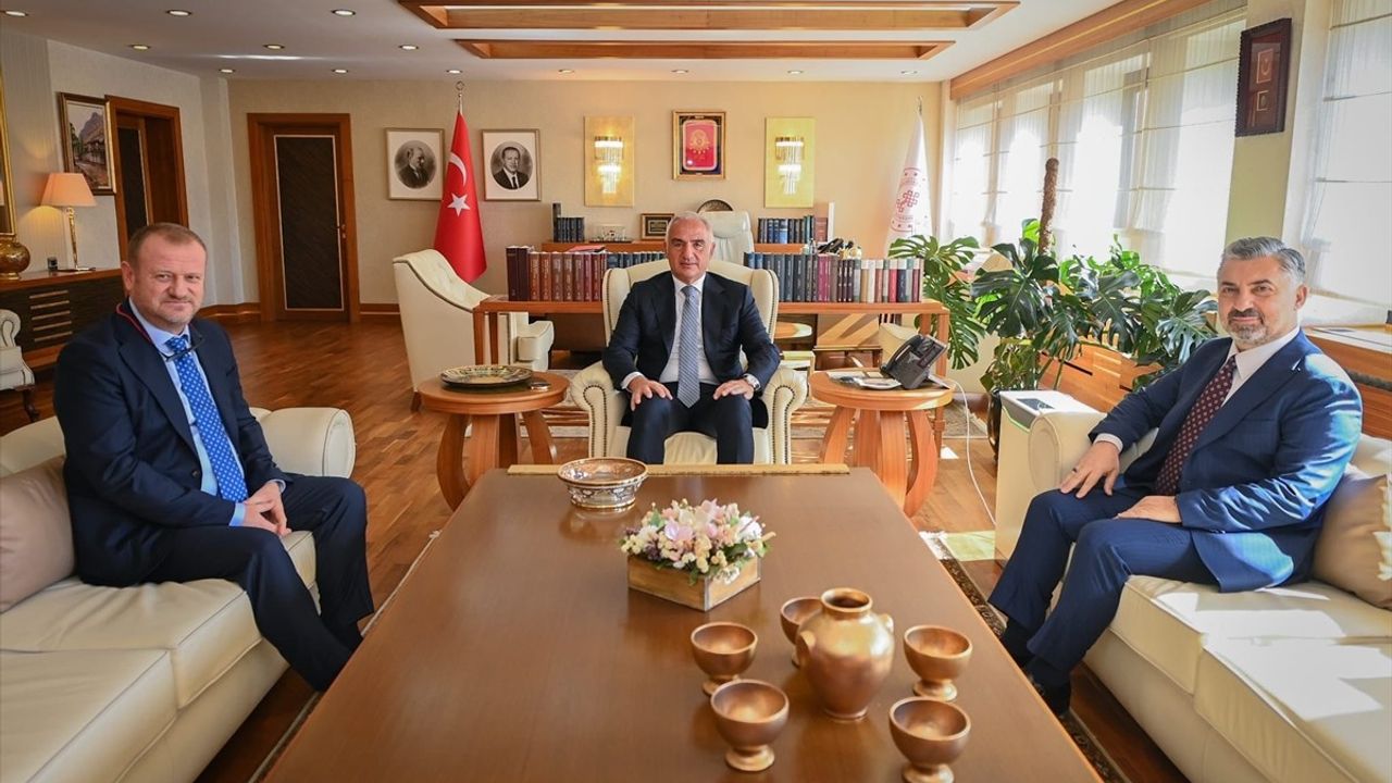 Bakan Ersoy, RTÜK ve Türk Telekom Yöneticilerini Ağırladı
