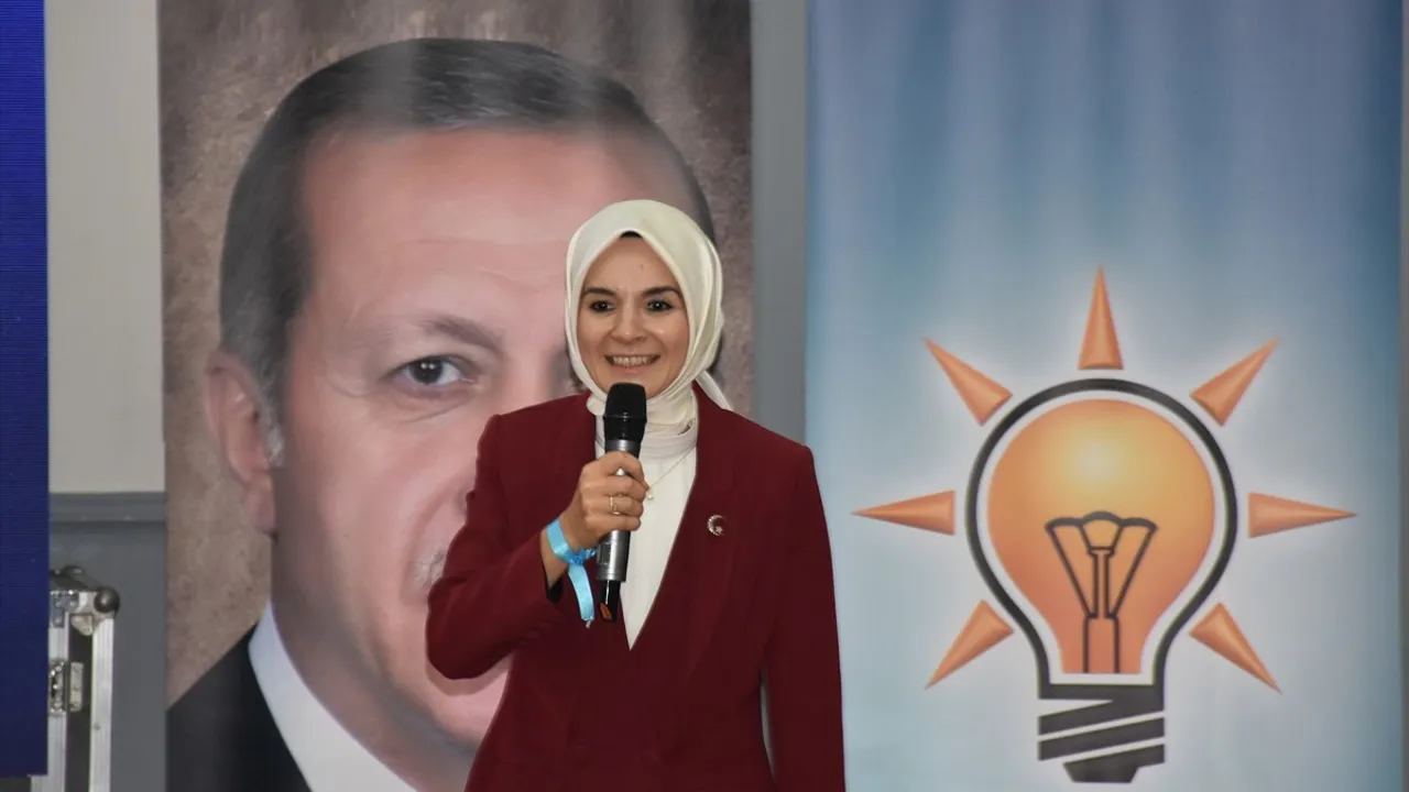 Bakan Göktaş, Kadın Kolları Toplantısında Aile Desteklerini Açıkladı