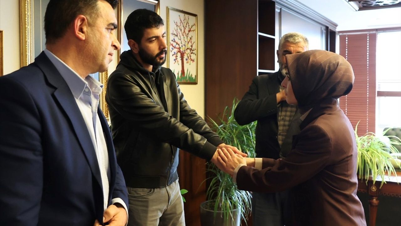 Bakan Göktaş, Rojin Kabaiş'in Ailesiyle Bir Araya Geldi