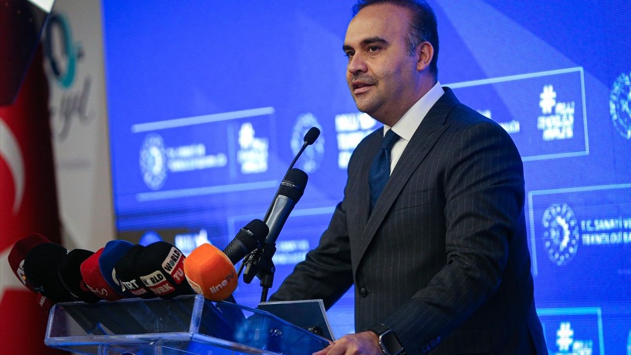 Bakan Kacır'dan Elektrikli Araçlar ve Teknoloji Vurgusu