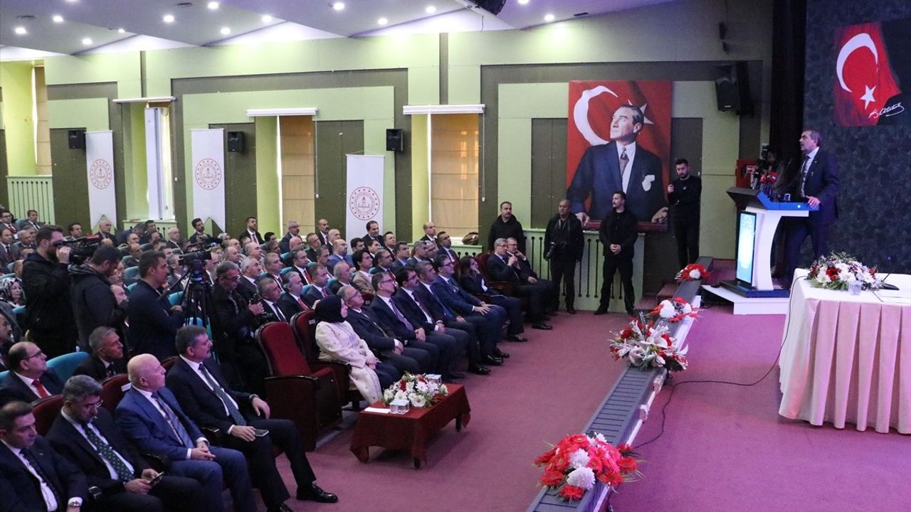 Bakan Tekin'den Okul Kayıtlarında Dengesizliklere Son