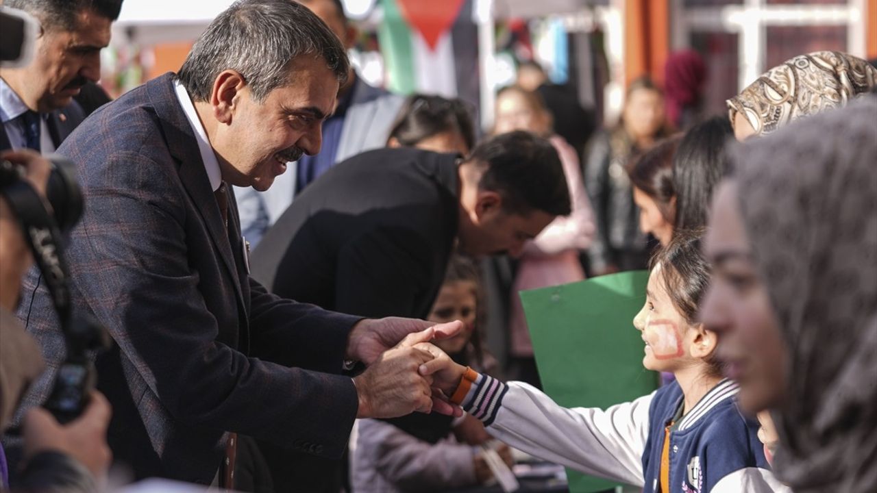 Bakan Tekin, Gazze İçin Umut Dolu Bir Kermeste Bir Araya Geldi