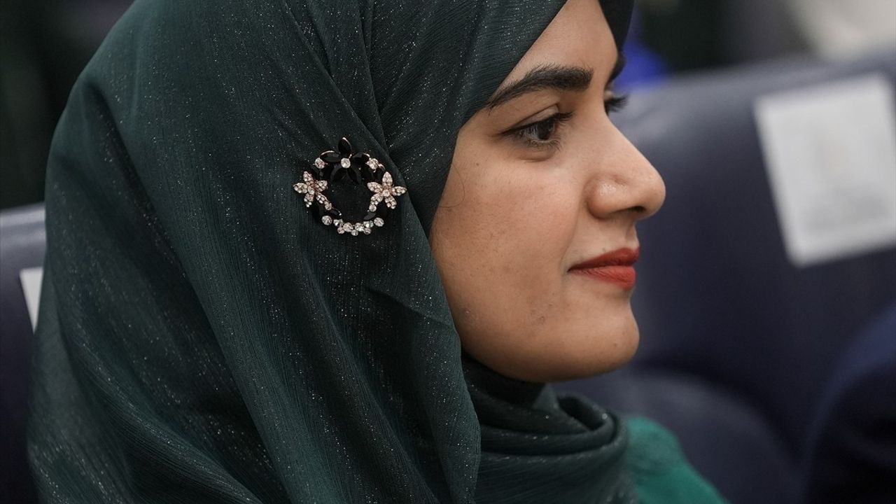 Bakan Tekin, Pakistanlı Öğrencileri Kabul Etti