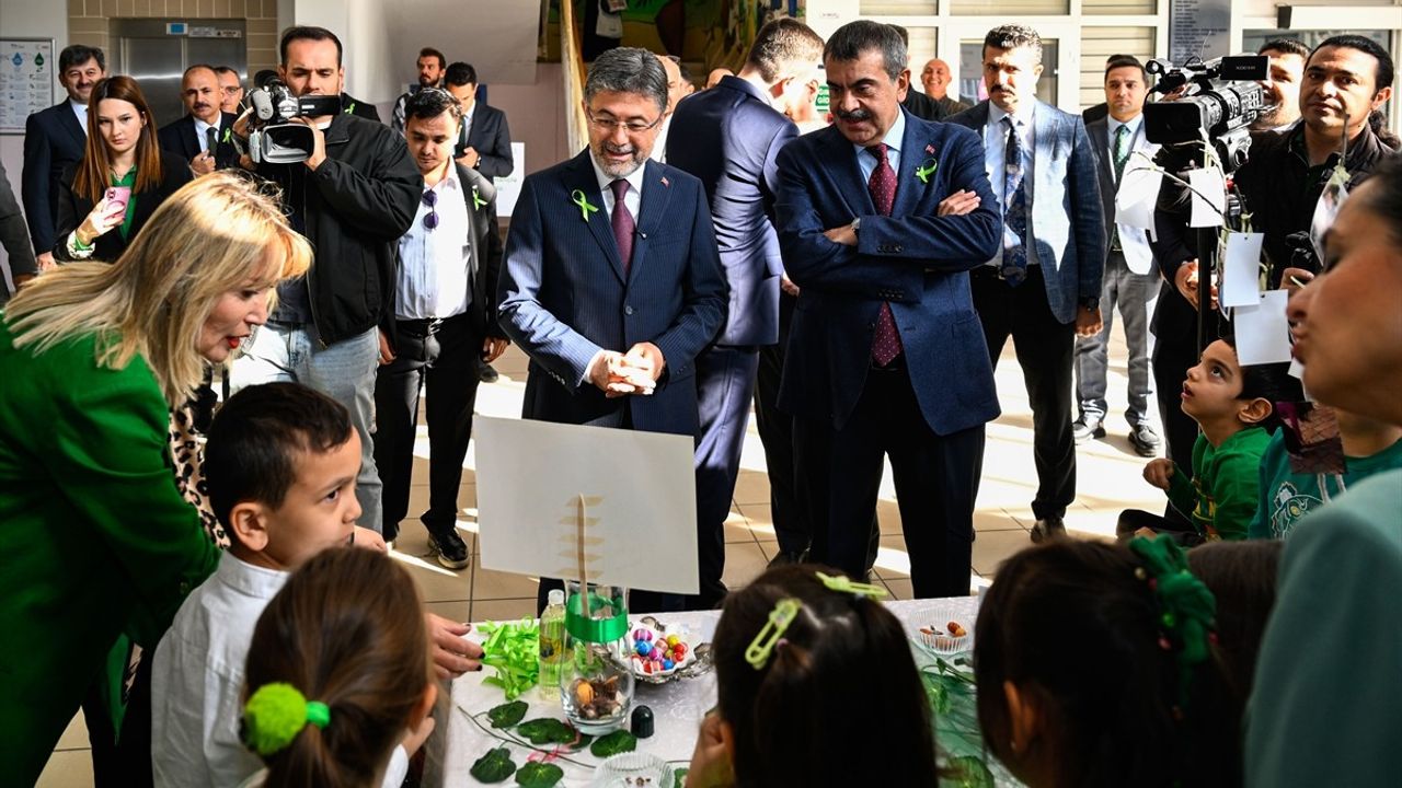 Bakanlar Tekin ve Yumaklı Özel Gereksinimli Öğrencilerle Buluştu