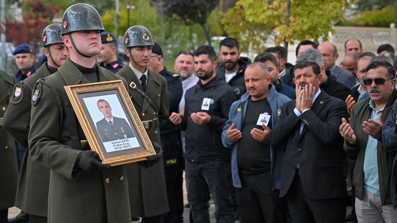 Balıkesir'de Uzman Çavuş Kemal Ekri'nin Cenazesi Toprağa Verildi
