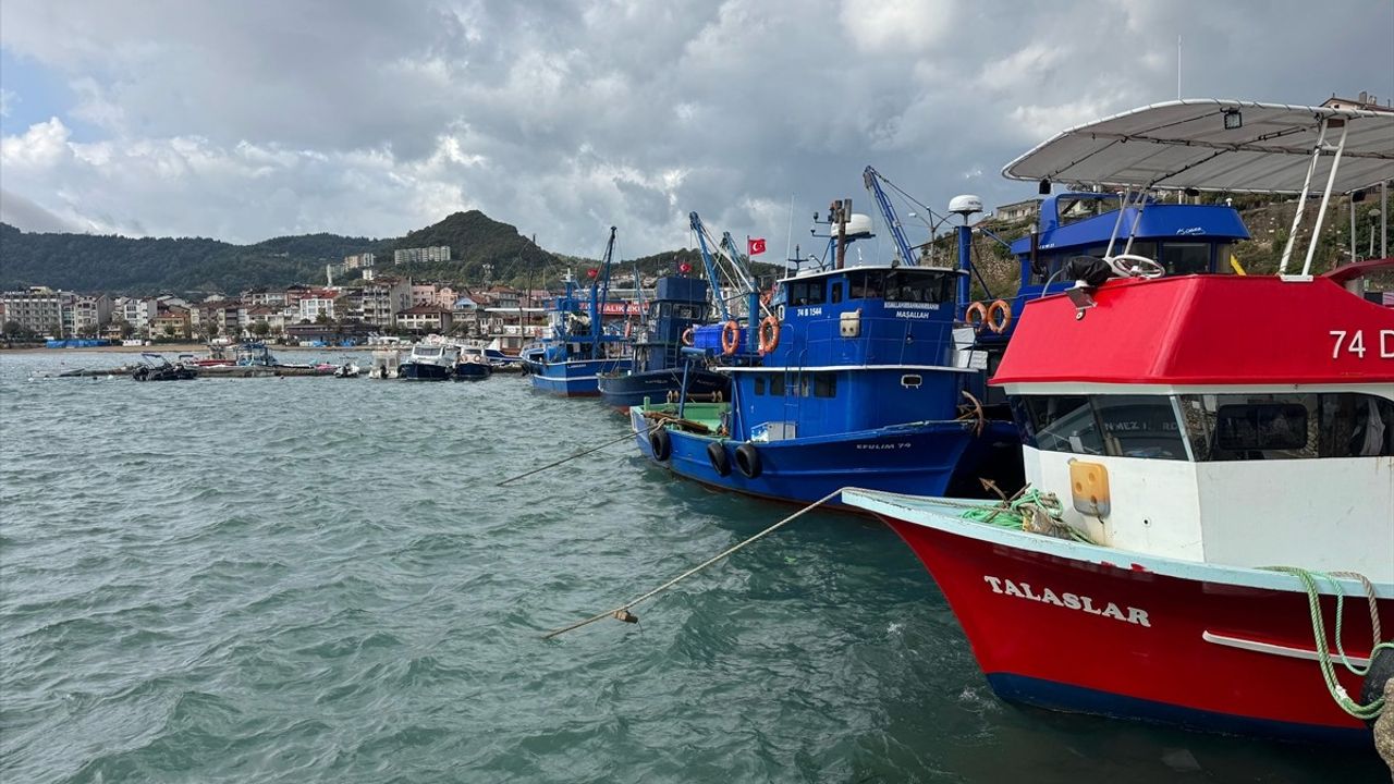 Bartın'da Şiddetli Rüzgar Deniz Hayatını Olumsuz Etkiledi