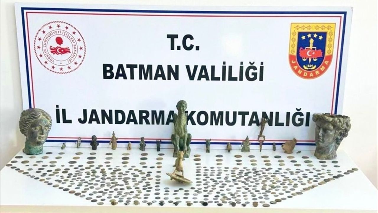 Batman'da Tarihi Eser Operasyonu: Yüzlerce Sikke ve Kültürel Obje Ele Geçirildi