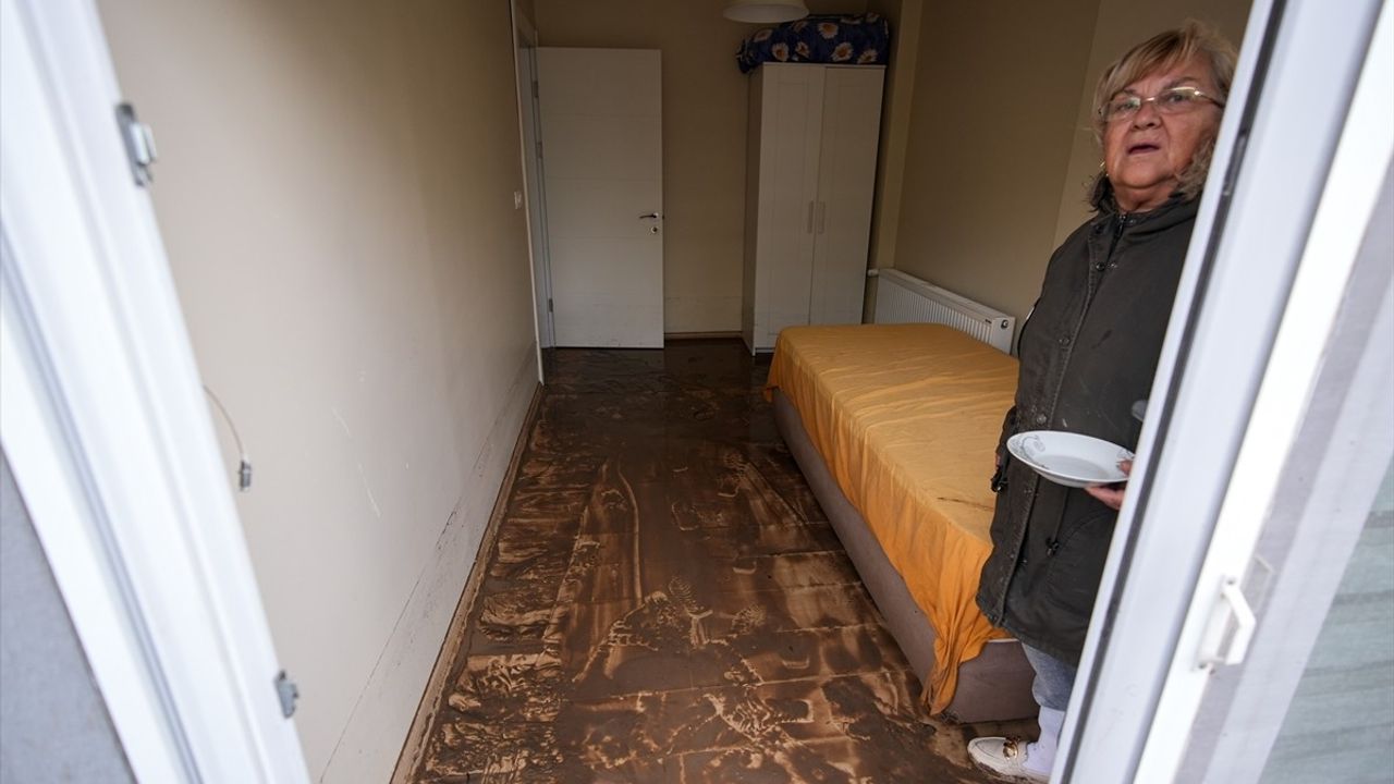 Bergama'daki Şiddetli Yağışlar Hayatı Olumsuz Etkiledi