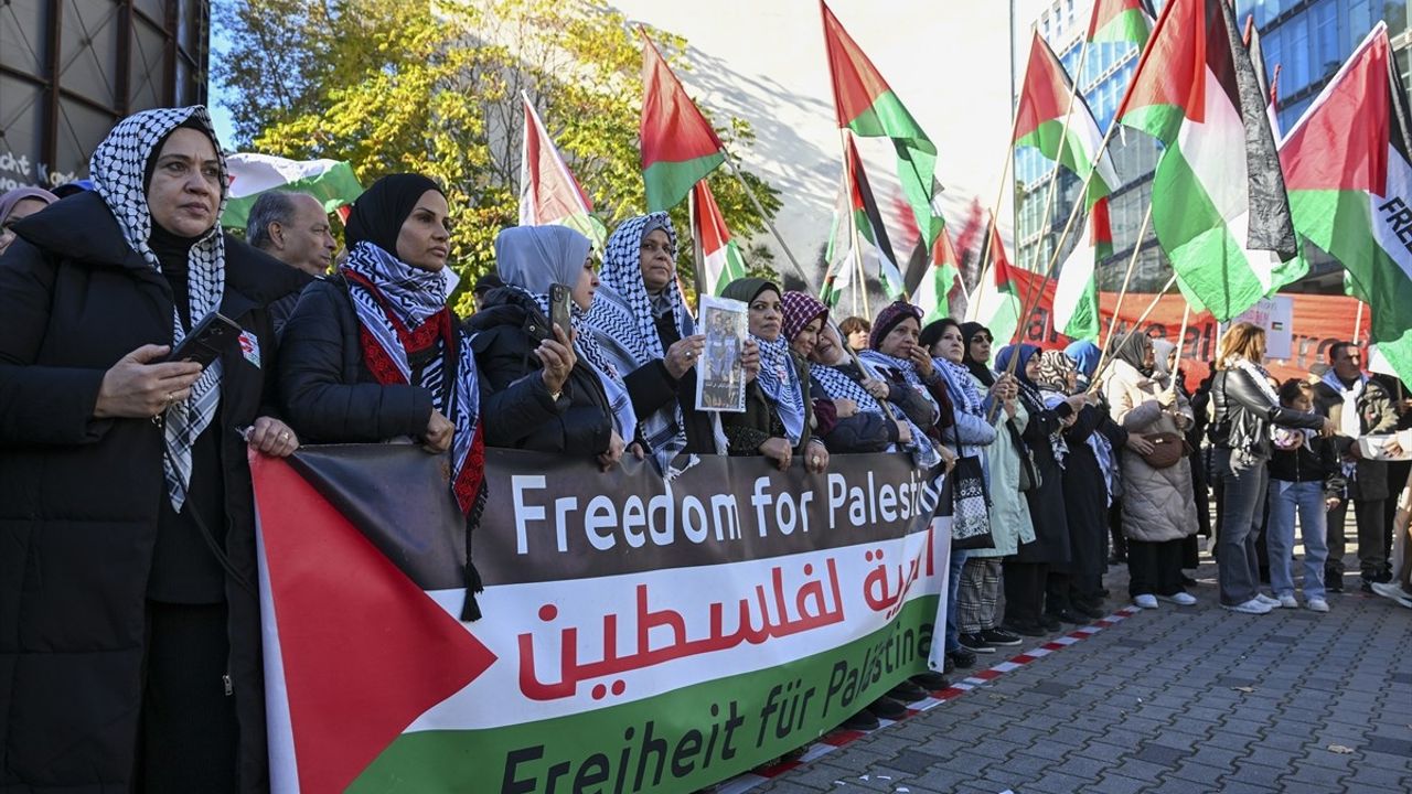 Berlin'de Filistin İçin Destek Gösterisi Düzenlendi