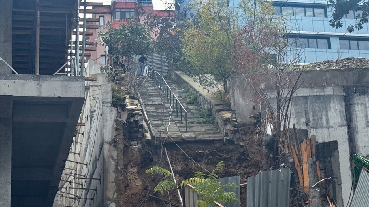 Beşiktaş'ta İnşaat Duvarı Yıkıldı
