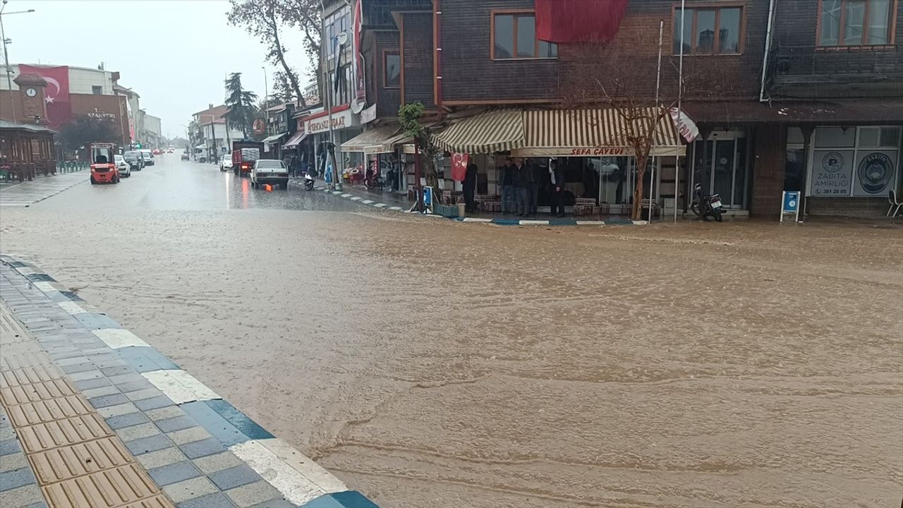 Bilecik'te Şiddetli Sağanak Yağış Etkili Oldu