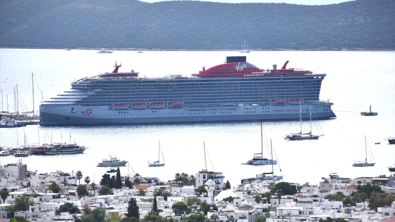 Bodrum'a Resilient Lady Kruvaziyeri Geliyor