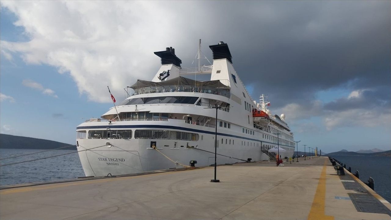 Bodrum'a Star Legend Kruvaziyeri ile Gelen Turistler
