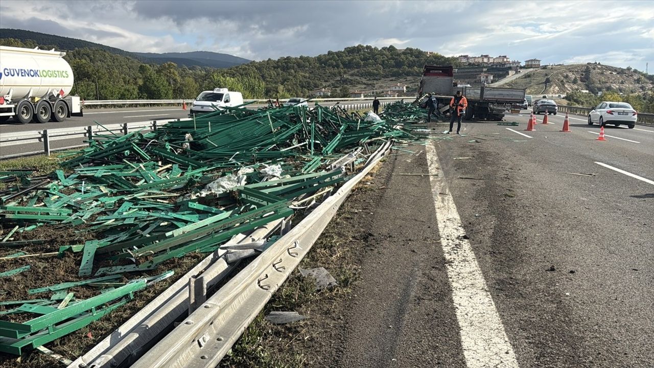 Bolu'da Tır Kazası: Sürücü Yaralandı
