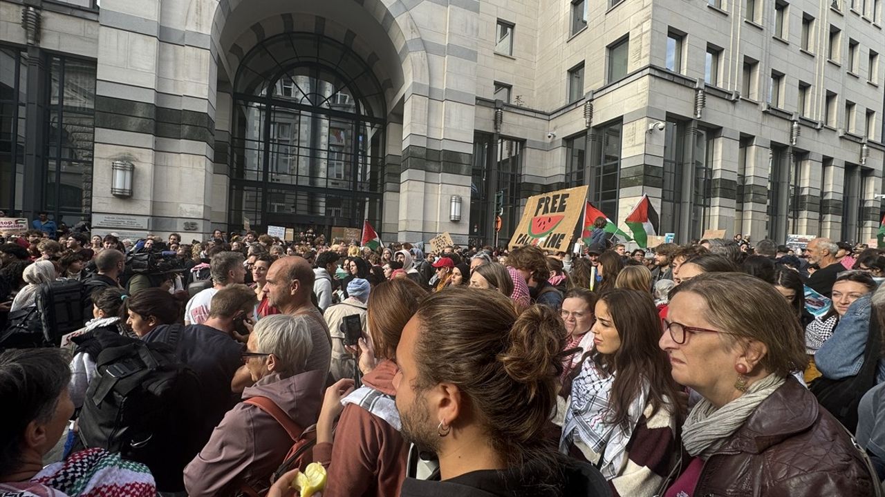 Brüksel'de Küresel Sumud Filosu'na Yapılan Saldırıya Protesto