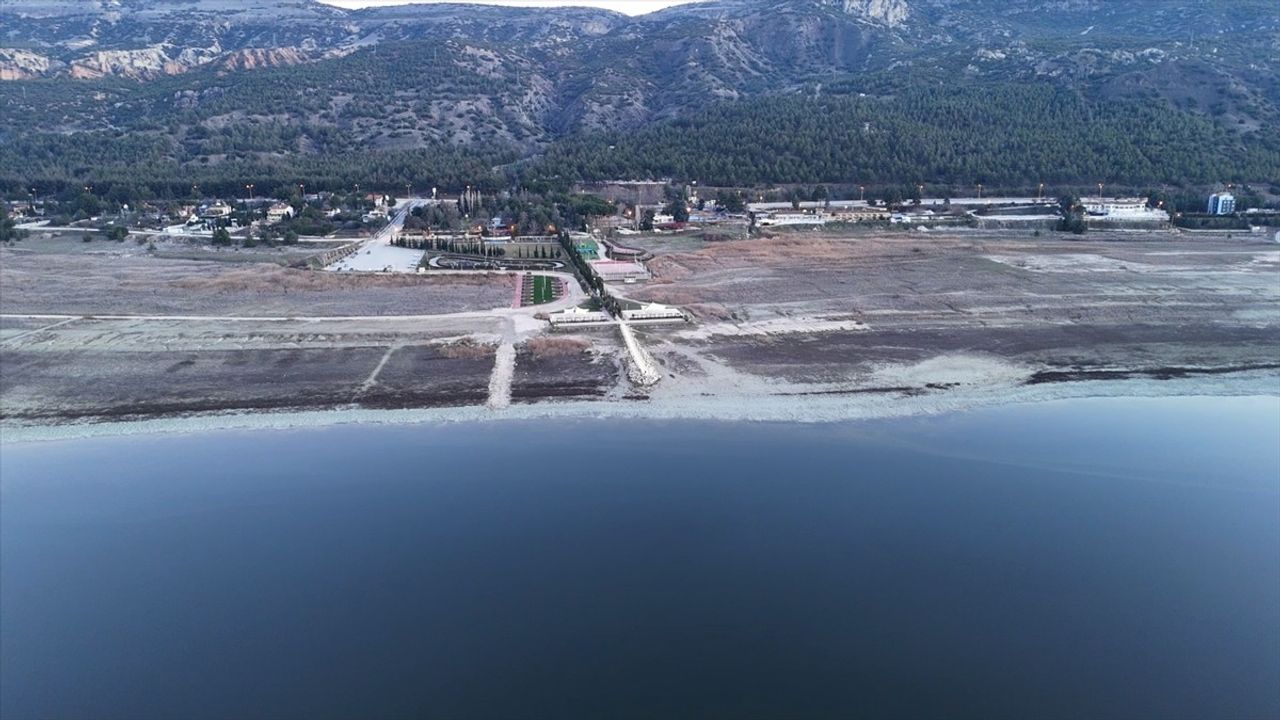 Burdur Gölü Son 50 Yılda Hacminin Yarısını Kaybetti