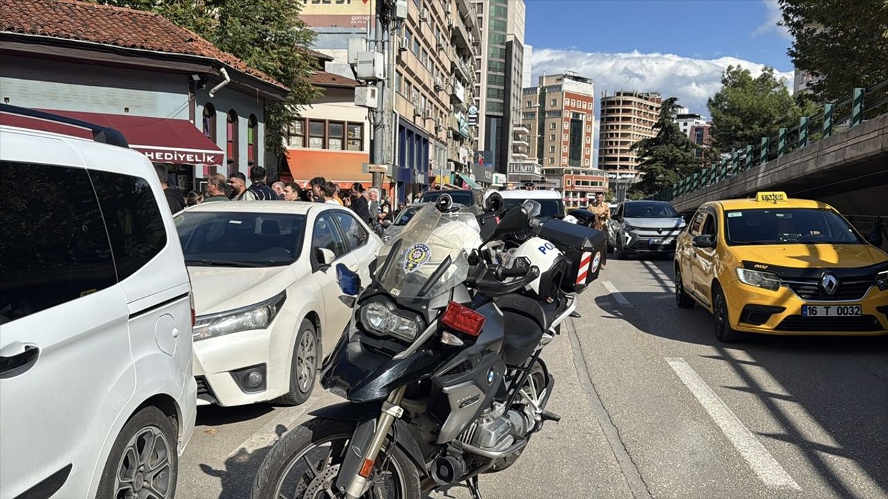 Bursa'da Bıçaklı ve Silahlı Kavga: 4 Yaralı