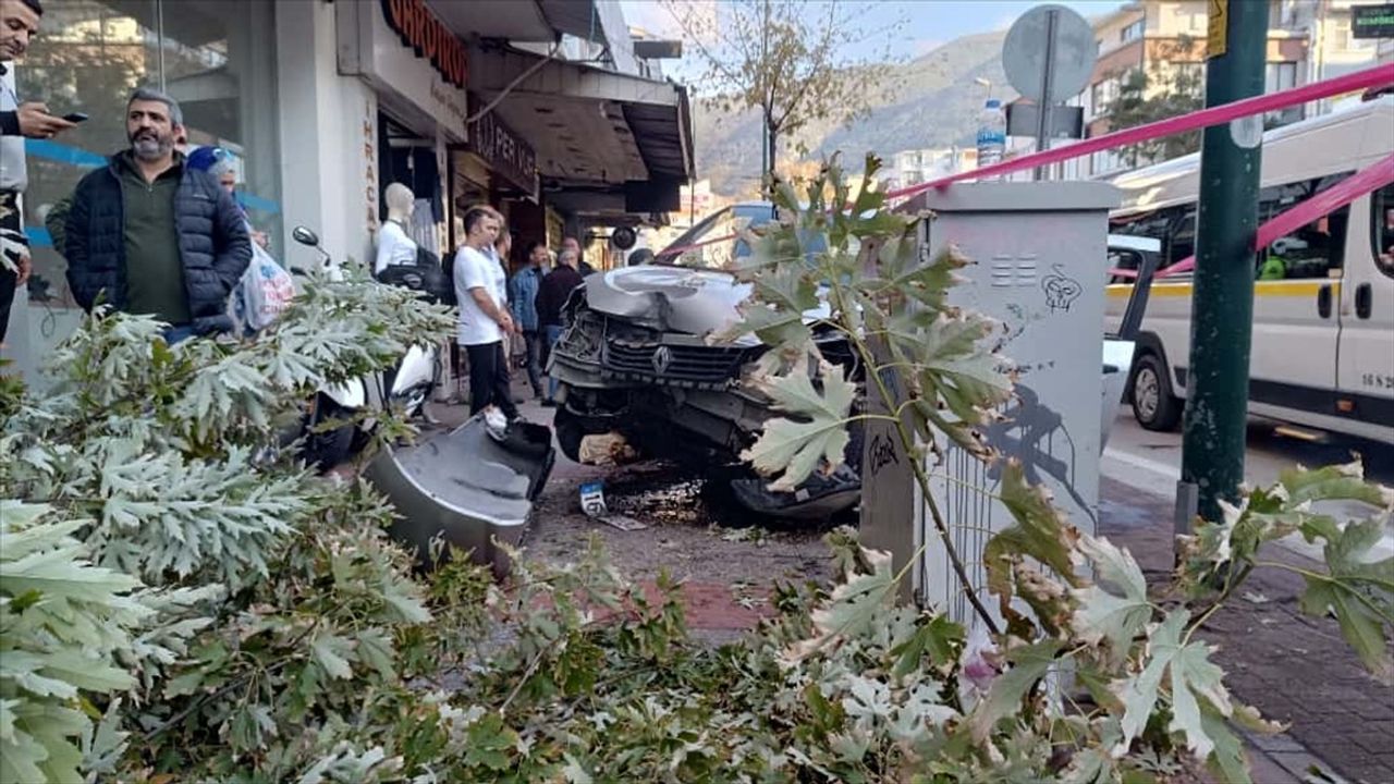 Bursa'da Otomobilin Çarptığı Yaya Yaralandı
