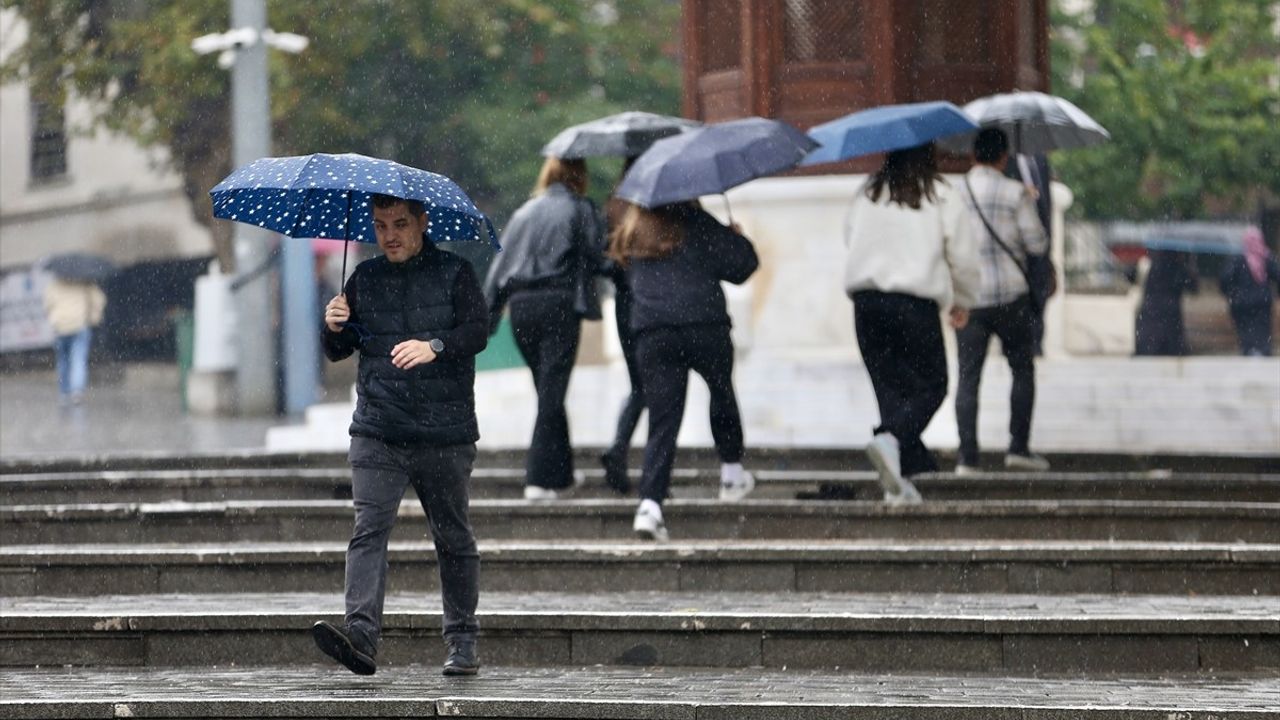 Bursa'da Sağanak Yağış Başladı