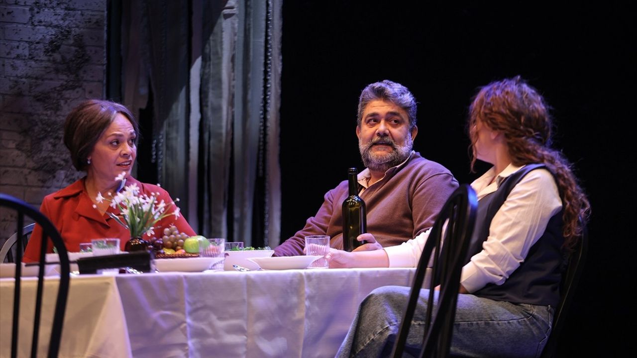 Bursa Devlet Tiyatrosu'nda 'Sevdalinka' Prömiyeri Yarın