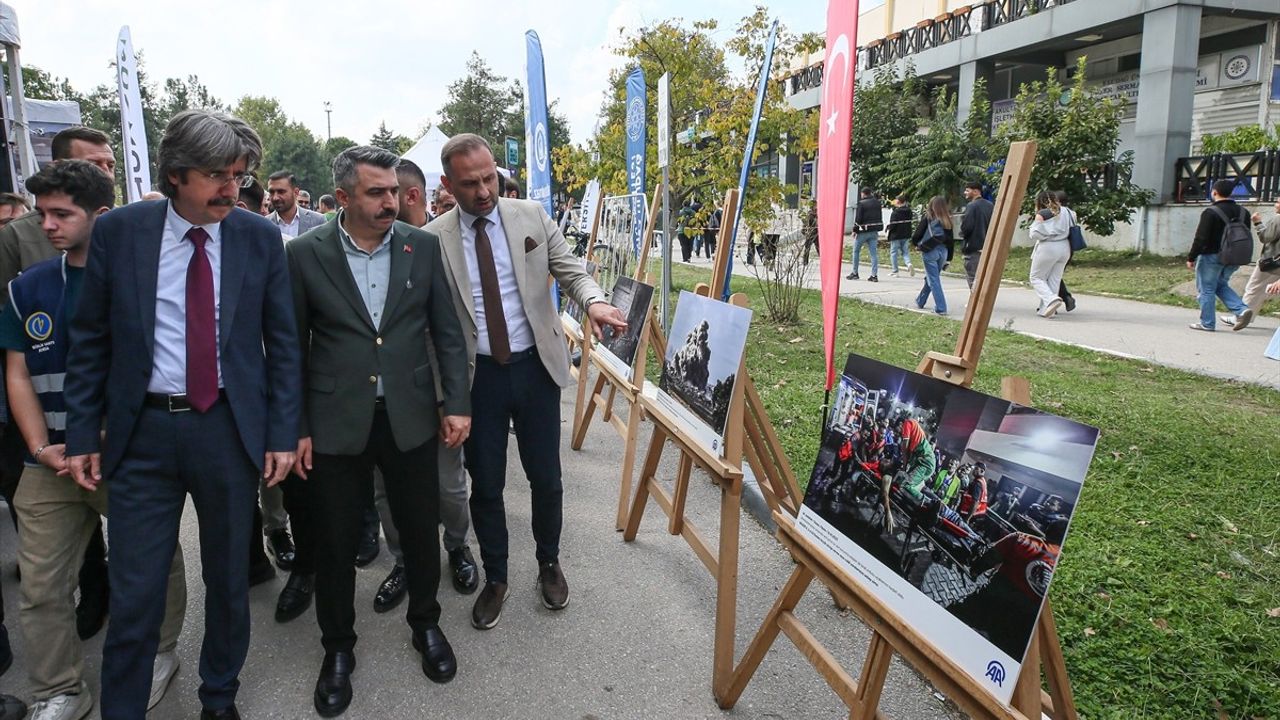 Bursa Uludağ Üniversitesi'nde 'Kanıt' Sergisi Açıldı