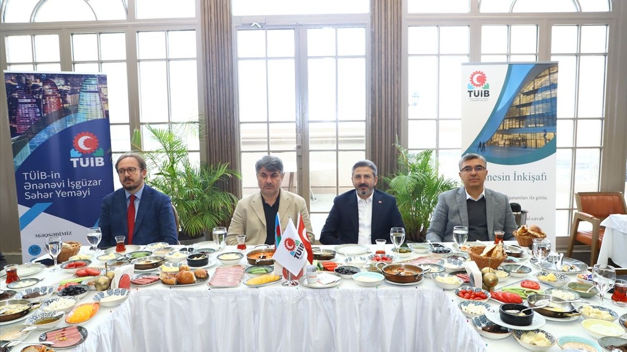 Çalışma Bakan Yardımcısı Ahmet Aydın Bakü'de Türk İş İnsanlarıyla Buluştu