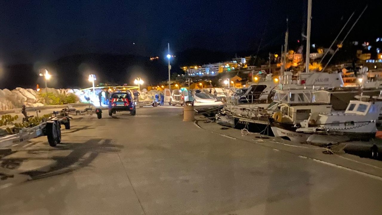 Çanakkale'de Kayalıklarda Bir İnsanın Cesedi Bulundu