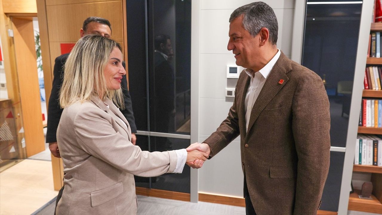 CHP Genel Başkanı Özgür Özel, Denktaş Ailesi ile Görüşme Gerçekleştirdi