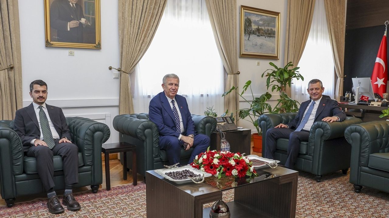 CHP Genel Başkanı Özgür Özel, Mansur Yavaş ile Önemli Görüşme Gerçekleştirdi