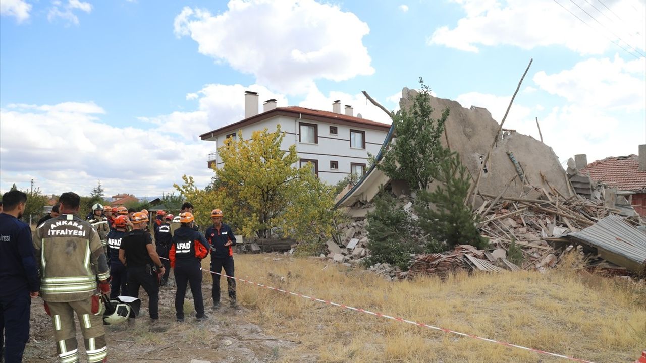 Çubuk'ta İhtiyaç Duyulan Tahliye: 4 Katlı Bina Çöktü