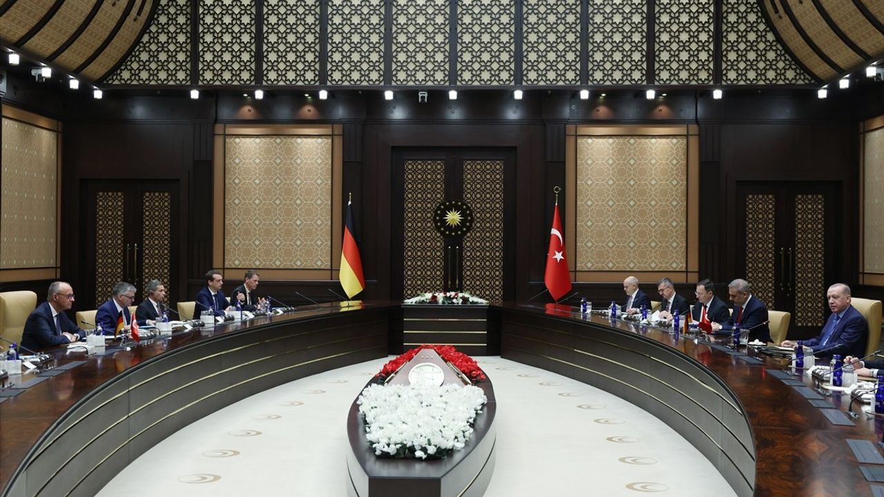 Cumhurbaşkanı Erdoğan ve Almanya Başbakanı Merz, Heyetler Arası Görüşmede Bir Araya Geldi