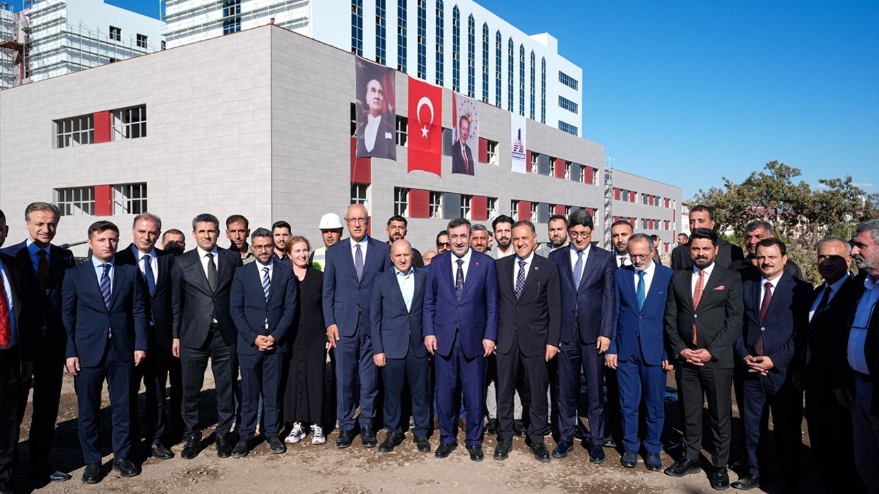 Cumhurbaşkanı Yardımcısı Yılmaz Bingöl'de Yapay Zeka Çağına Dikkat Çekti