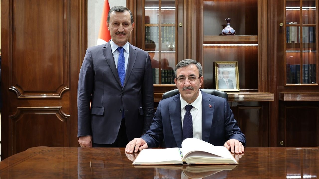 Cumhurbaşkanı Yardımcısı Yılmaz Suudi Arabistan'da