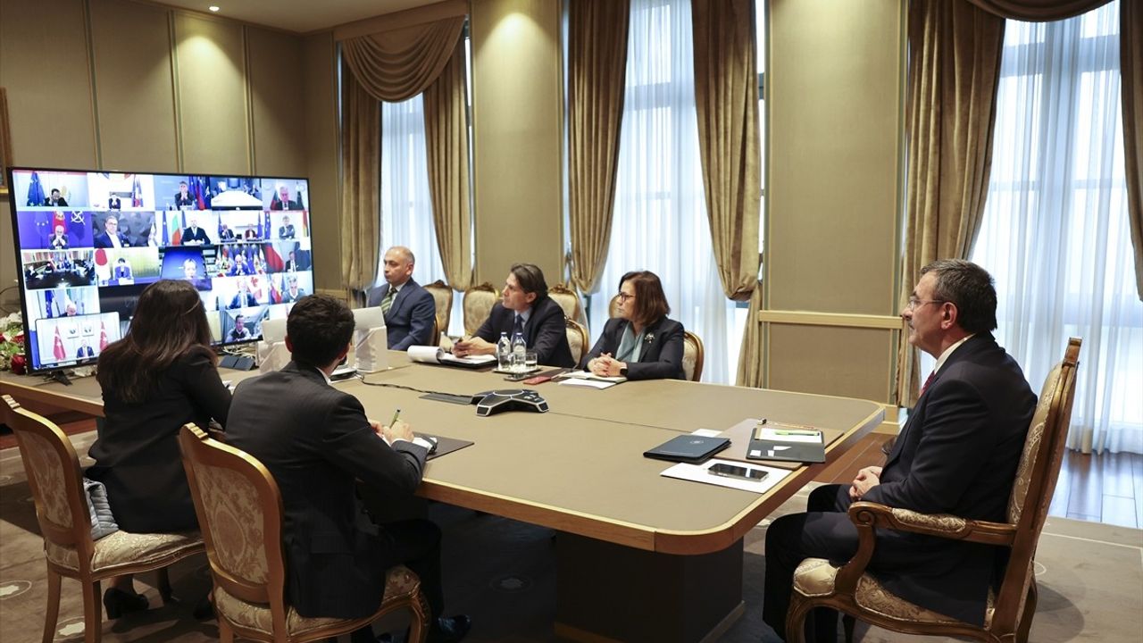 Cumhurbaşkanı Yardımcısı Yılmaz, Ukrayna Liderler Zirvesi'nde