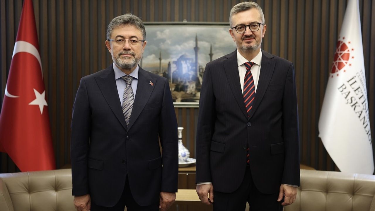 Cumhurbaşkanlığı İletişim Başkanı Duran, Tarım ve Orman Bakanı Yumaklı ile Görüştü