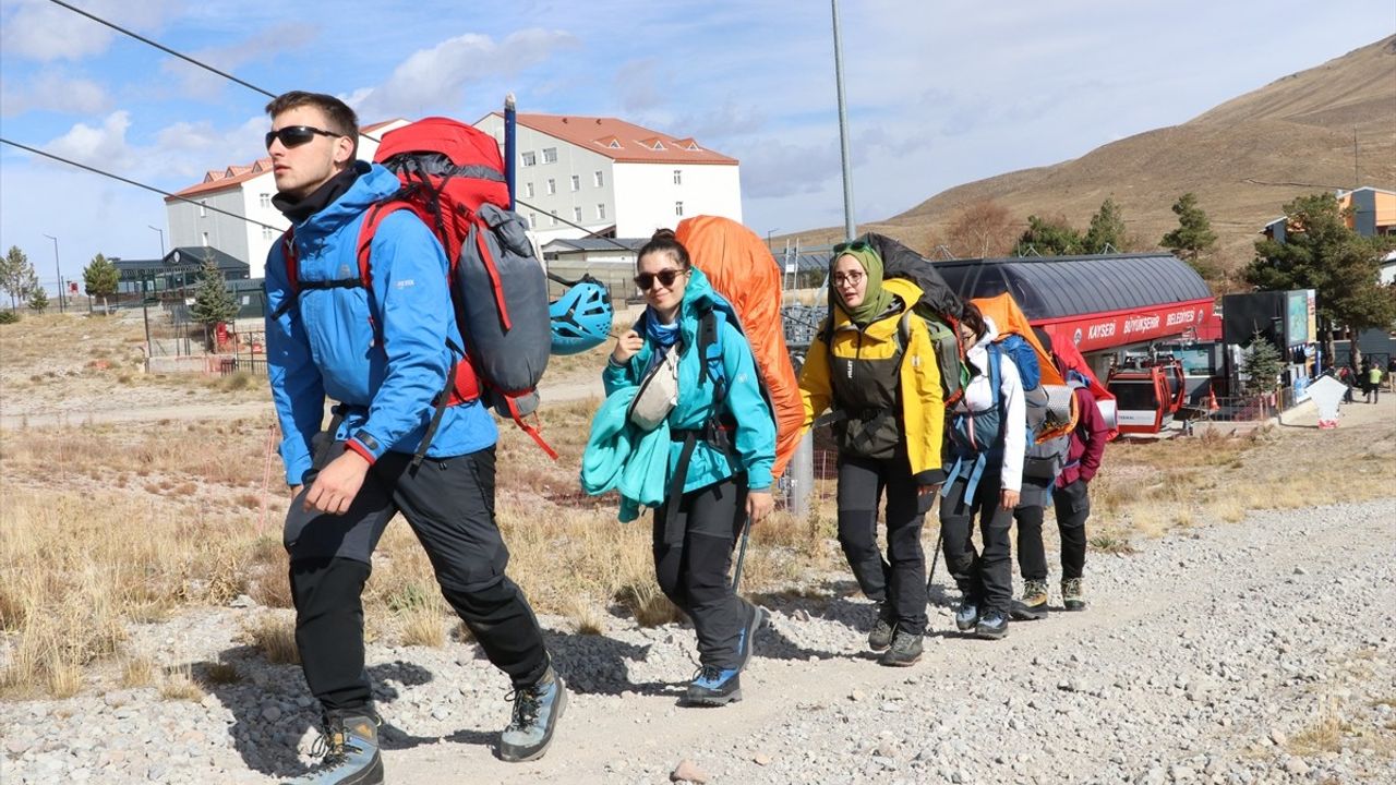 Cumhuriyetin 102. Yılı İçin Erciyes Zirvesine Tırmanış