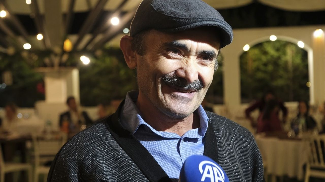 Davulcu Babayla Zurnacı Kızın Düğün Performansı