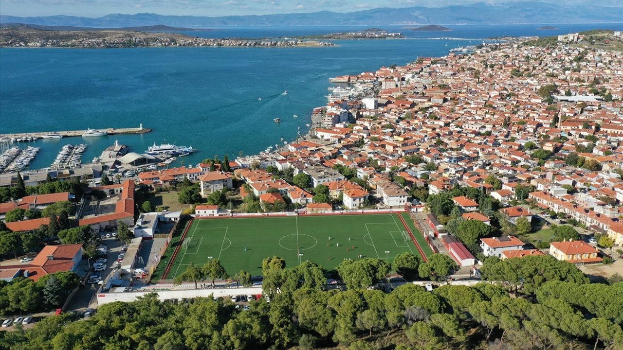 Deniz Manzaralı Hüsnü Uğural Stadı'nda Maç Keyfi