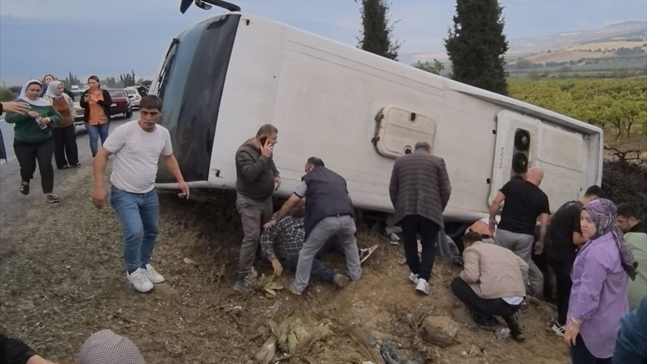 Denizli'de Midibüs Devrildi: 1 Ölü, 32 Yaralı