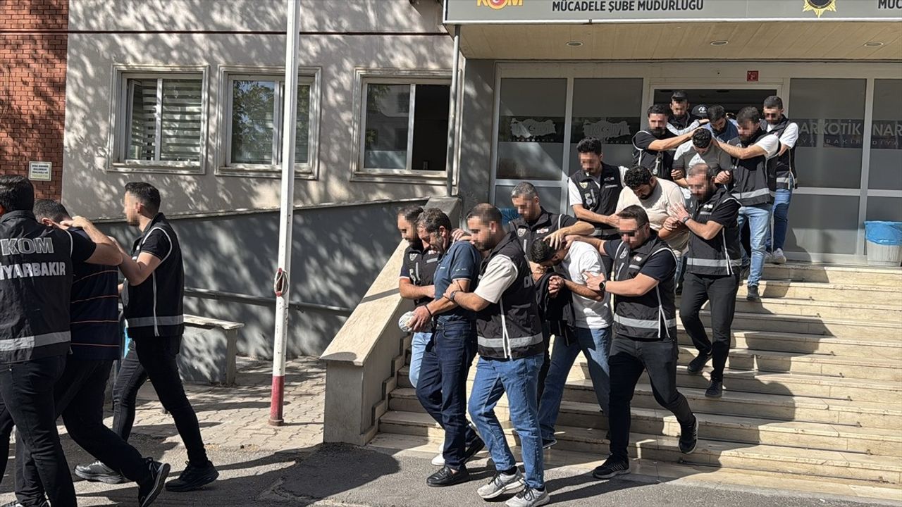 Diyarbakır'da Silah ve Mühimmat Kaçakçılığı Operasyonu: 19 Tutuklama